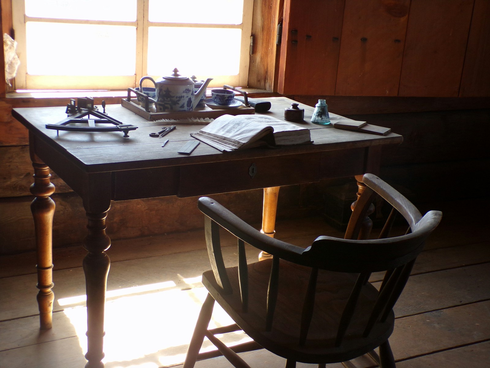 a wooden table with a tea pot on top of it